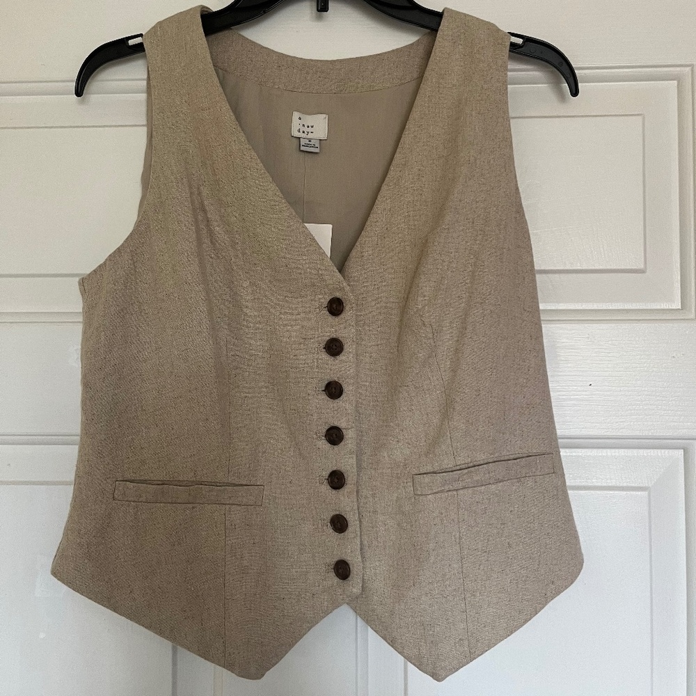 NWT Women’s Khaki Linen Vest